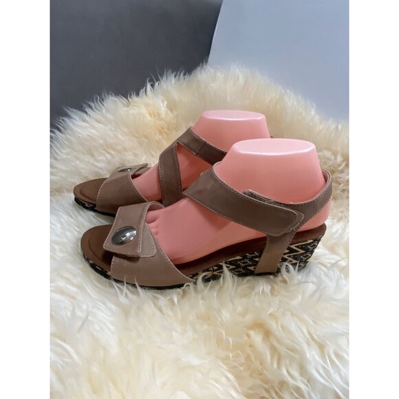 Silver Lining by Alivio Taupe Multi Kiara wedge heel strappy sandal EU 39 US 8.5 - Picture 3 of 10
